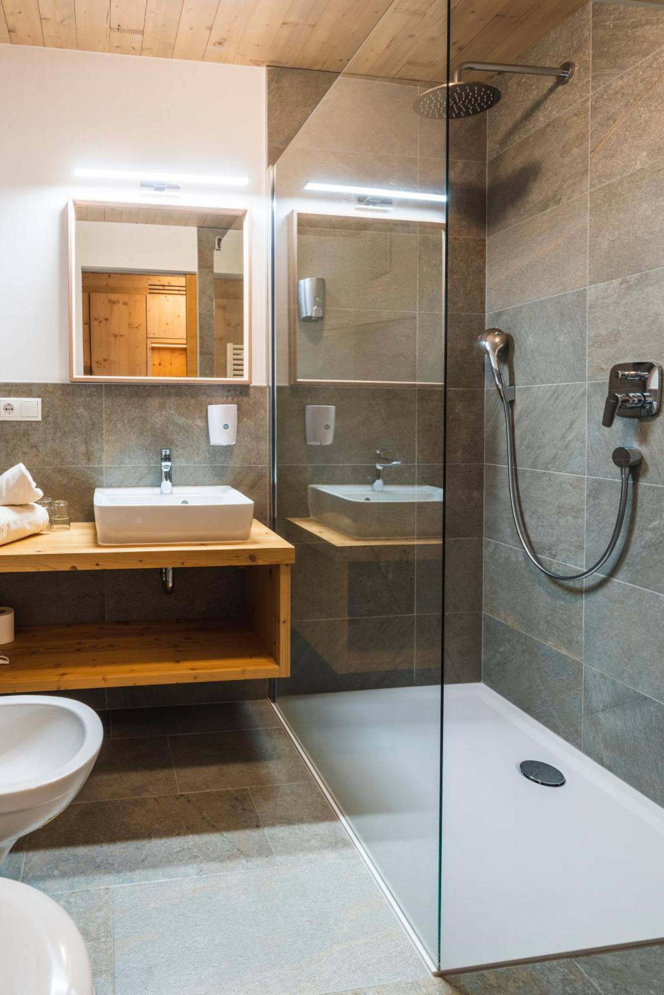 Hotel Tirolerhof تيرينتو المظهر الخارجي الصورة